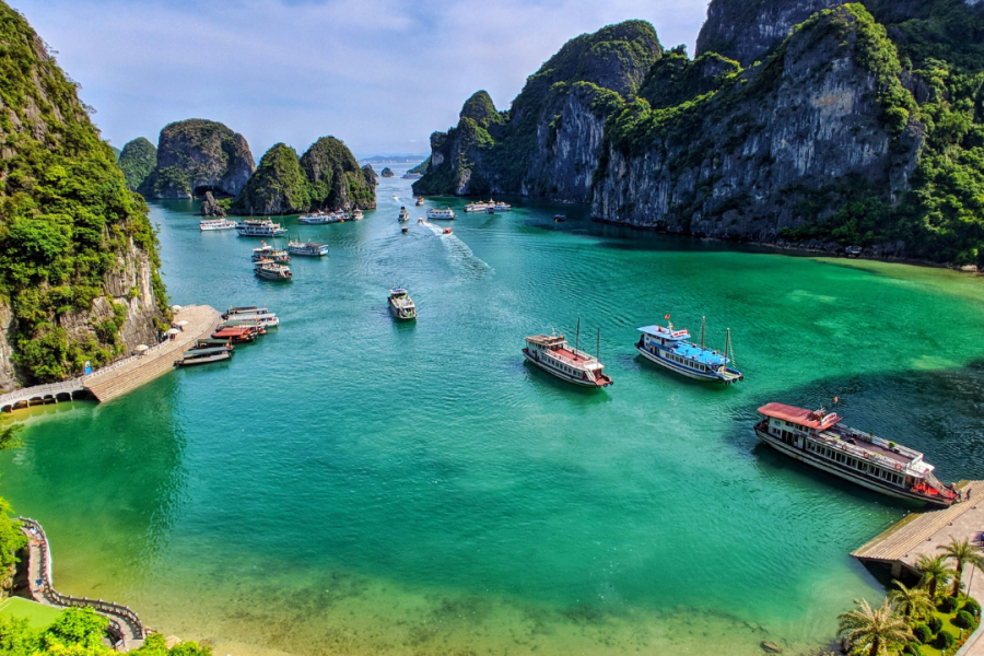Vietnam Classic Explorer Tour – 10 Days of History, Culture & Landscapes