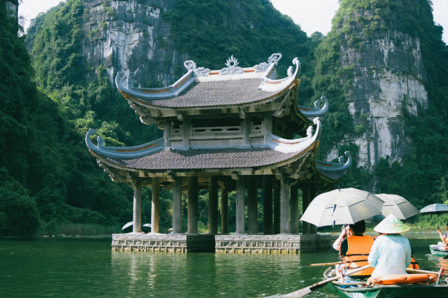 Cozy Bay Premium Cruise – Luxury Halong Bay Day Trip